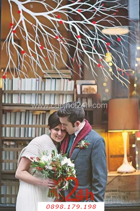 Dịch vụ cưới hỏi 24h trọn vẹn ngày vui chuyên trang trí nhà đám cưới hỏi và nhà hàng tiệc cưới | Hoa cầm tay cô dâu kết bằng hoa tươi